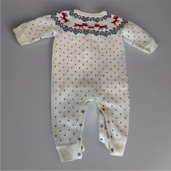 Hanna Andersson Other - Hanna Andersson White and Red Reindeer Knit Footie 6-12M